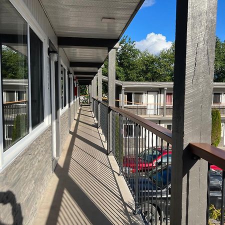 Chalet Inn Kitimat Dış mekan fotoğraf