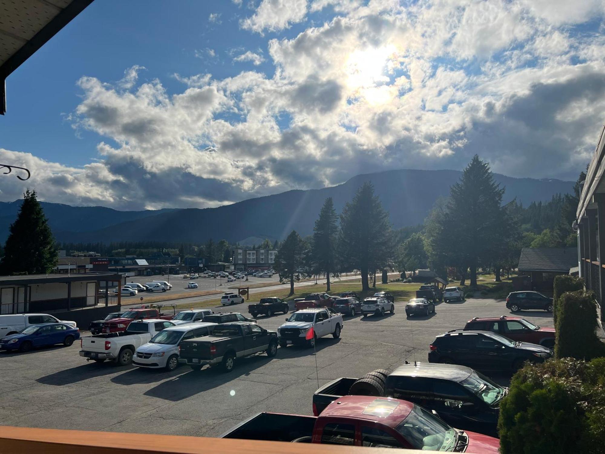 Chalet Inn Kitimat Dış mekan fotoğraf