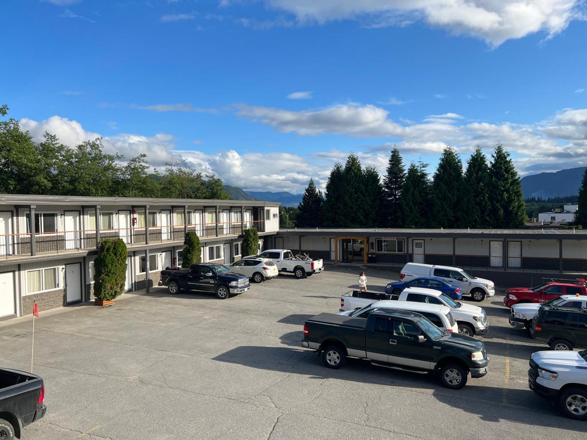 Chalet Inn Kitimat Dış mekan fotoğraf