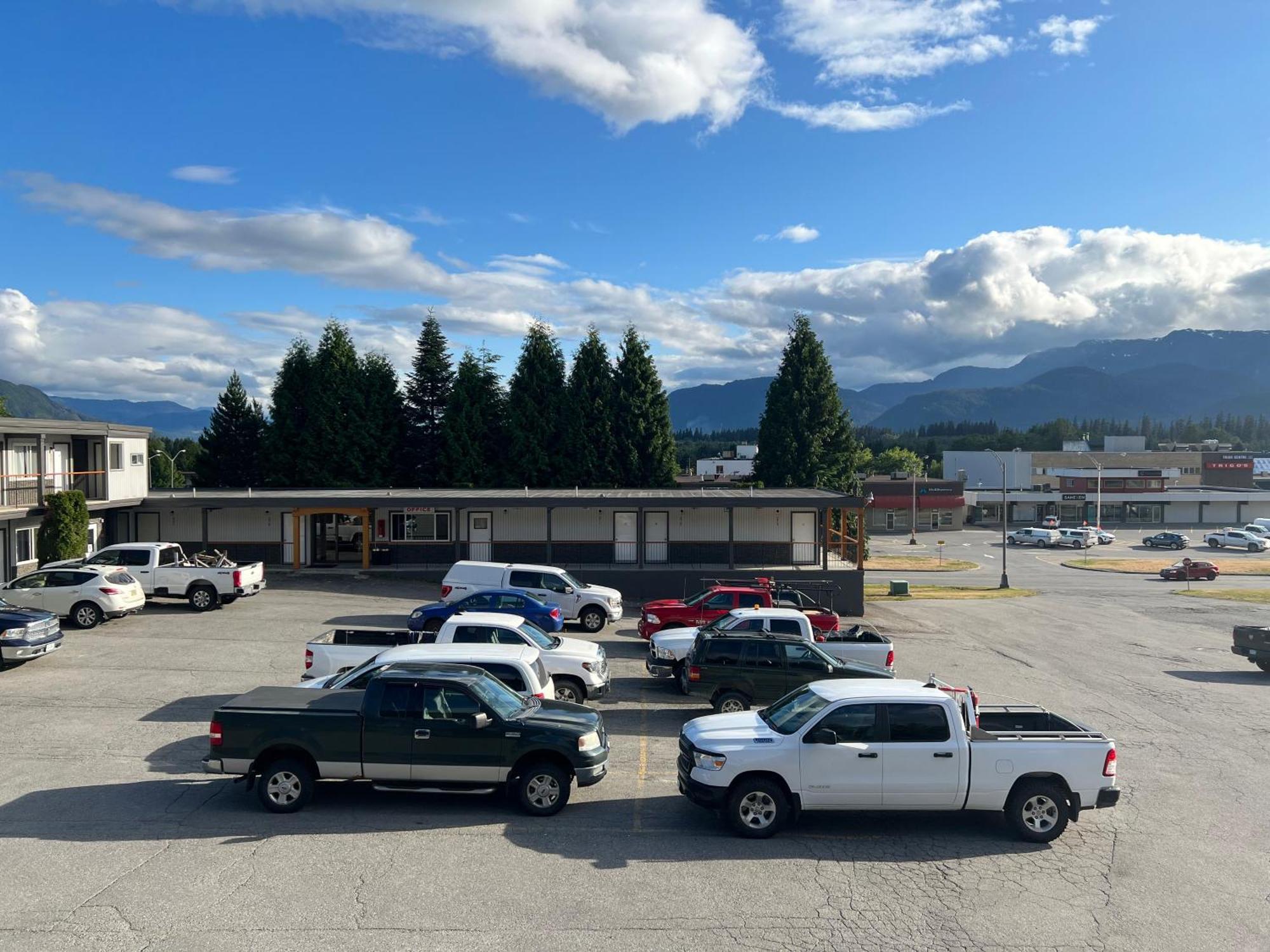Chalet Inn Kitimat Dış mekan fotoğraf