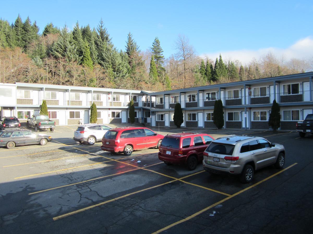 Chalet Inn Kitimat Dış mekan fotoğraf