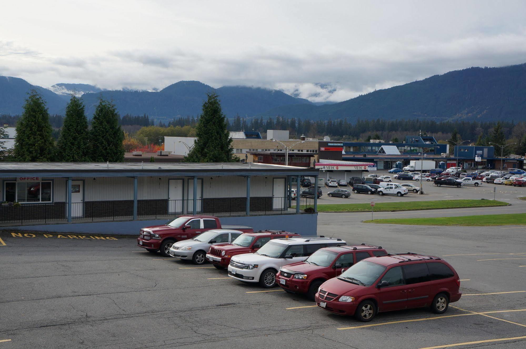 Chalet Inn Kitimat Dış mekan fotoğraf