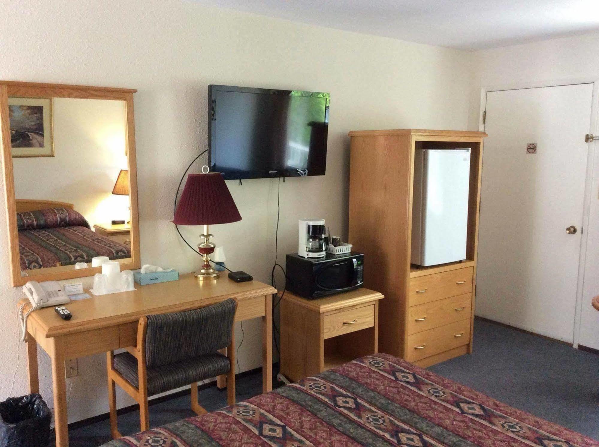 Chalet Inn Kitimat Dış mekan fotoğraf