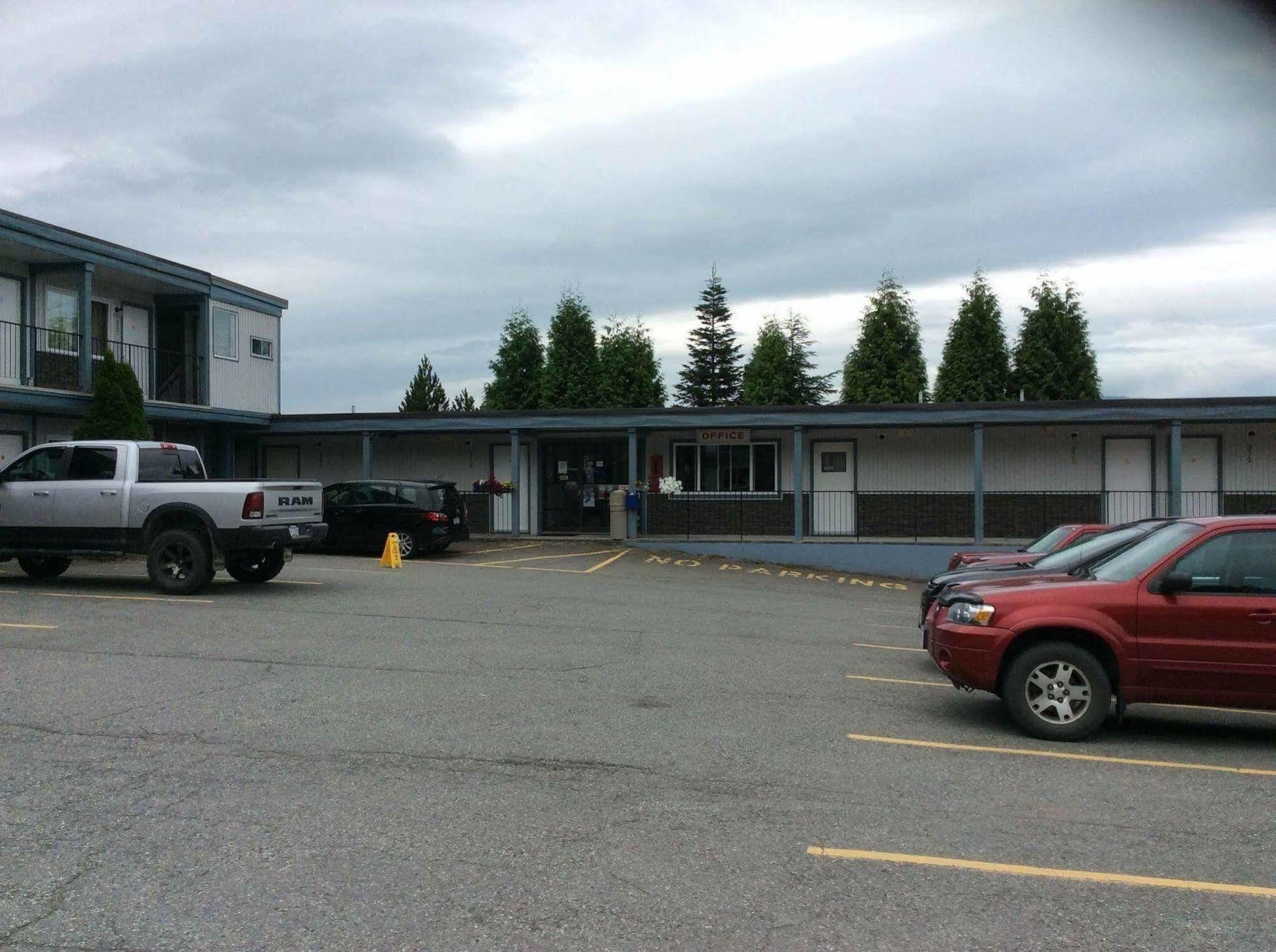 Chalet Inn Kitimat Dış mekan fotoğraf